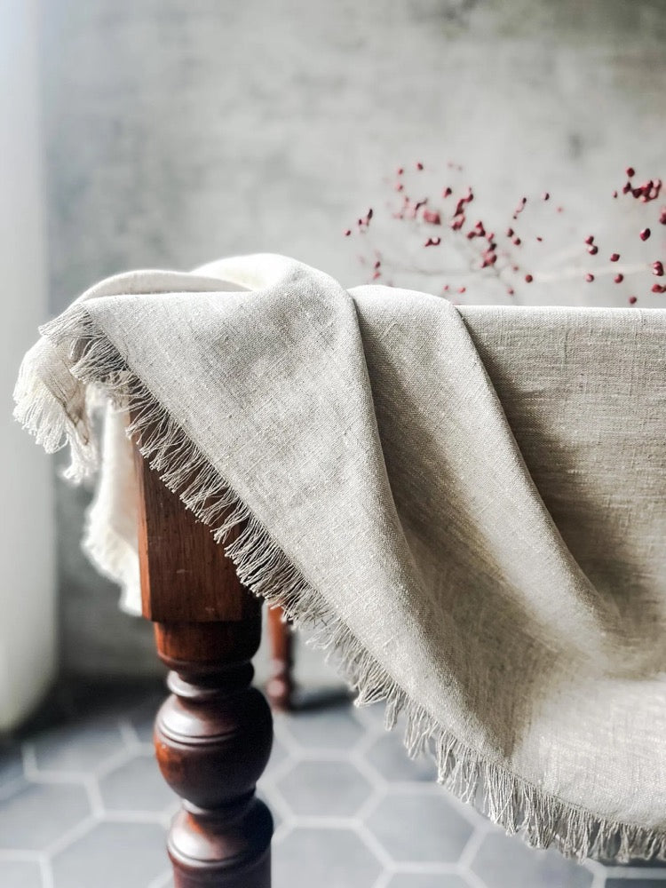 Raw edge linen tablecloth in gray melange with fringes/stylish heavyweight linen tablecloth/linen farm style tablecloth/free shipping